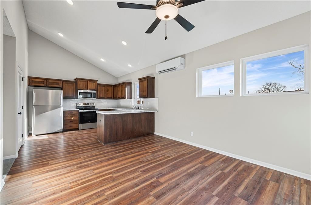 1114 Armstrong Avenue — photo 30