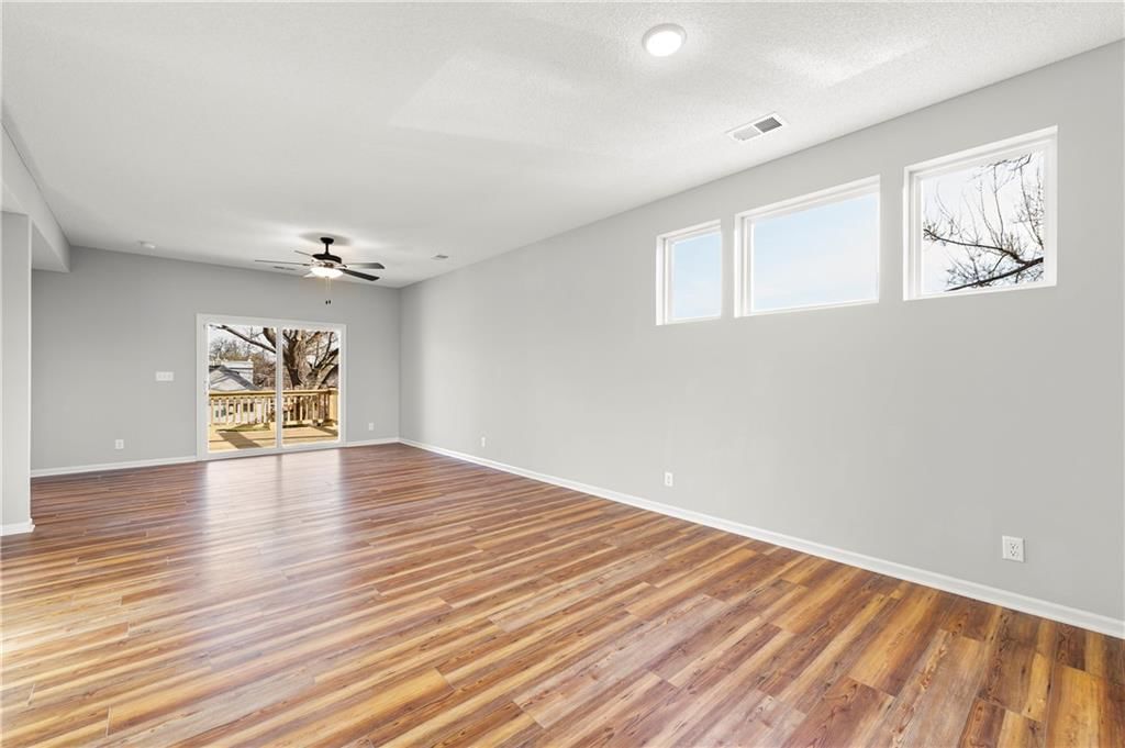 1114 Armstrong Avenue — photo 40