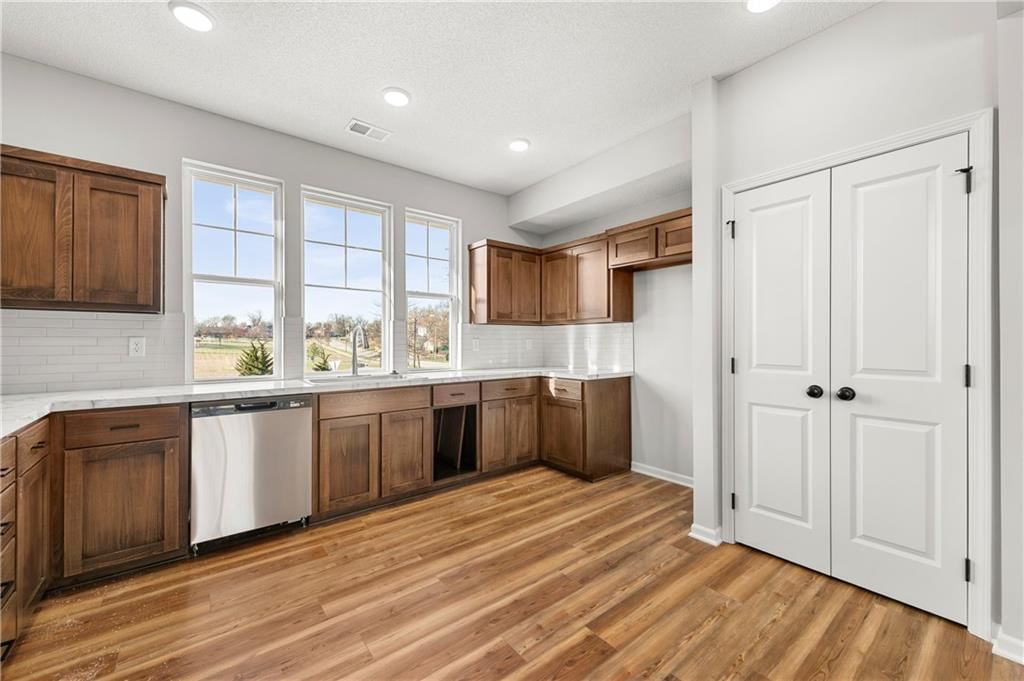 1114 Armstrong Avenue — photo 41