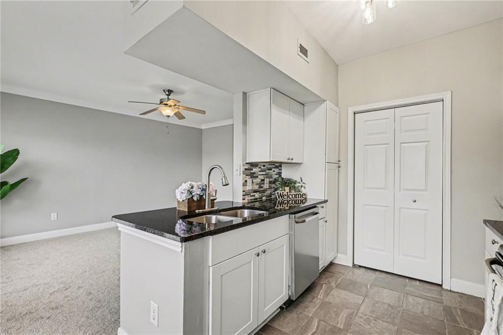 11606 Tomahawk Creek Parkway — photo 2
