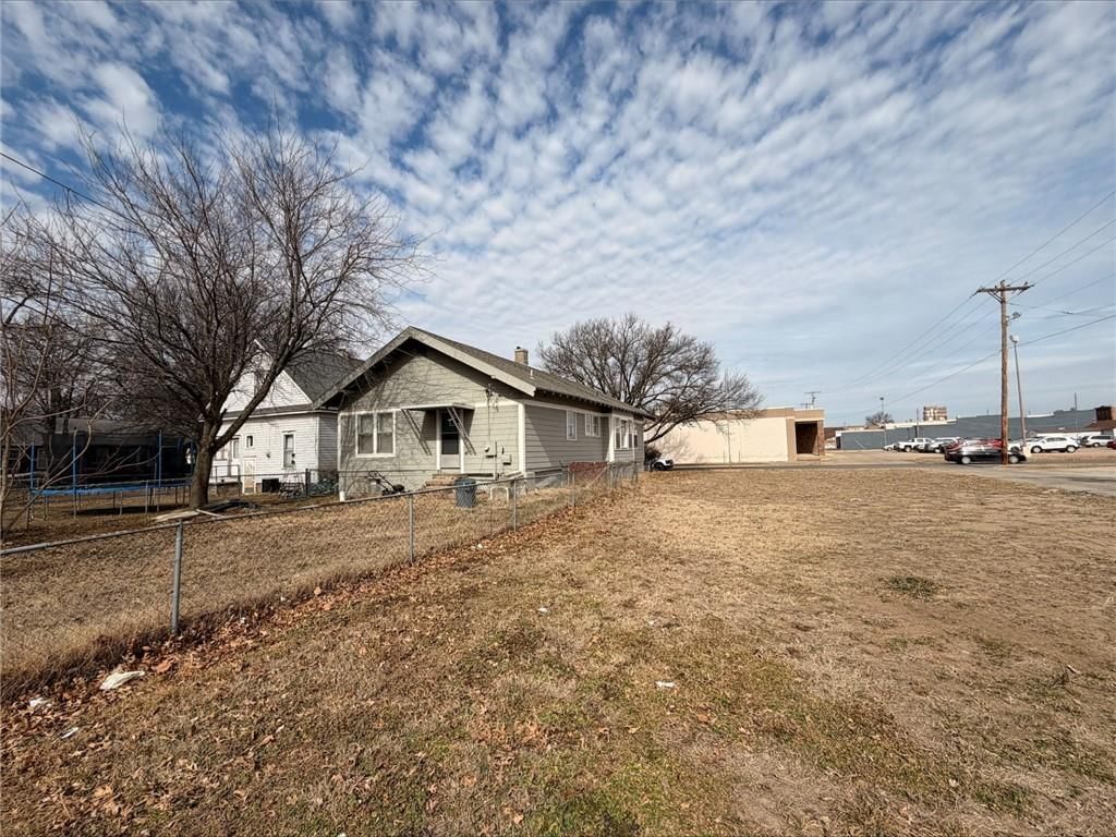 103 W Kansas Street — photo 3