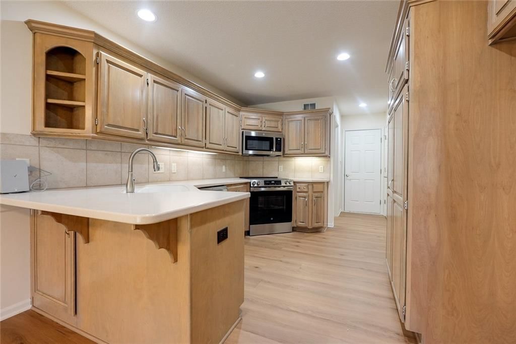 1904 S Davis Avenue — photo 14