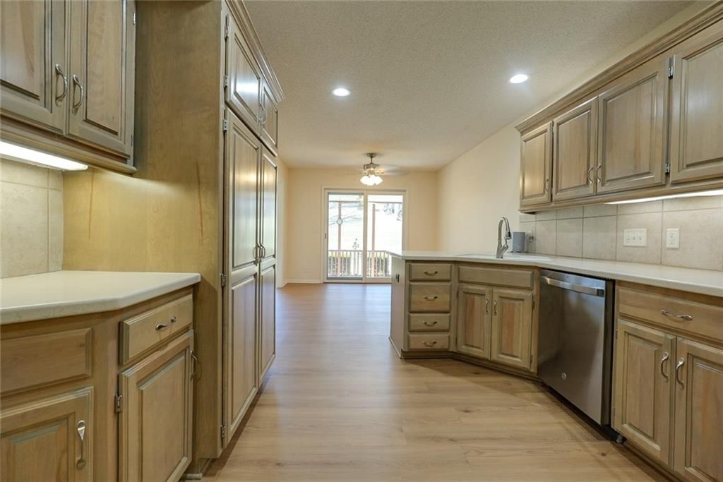 1904 S Davis Avenue — photo 18