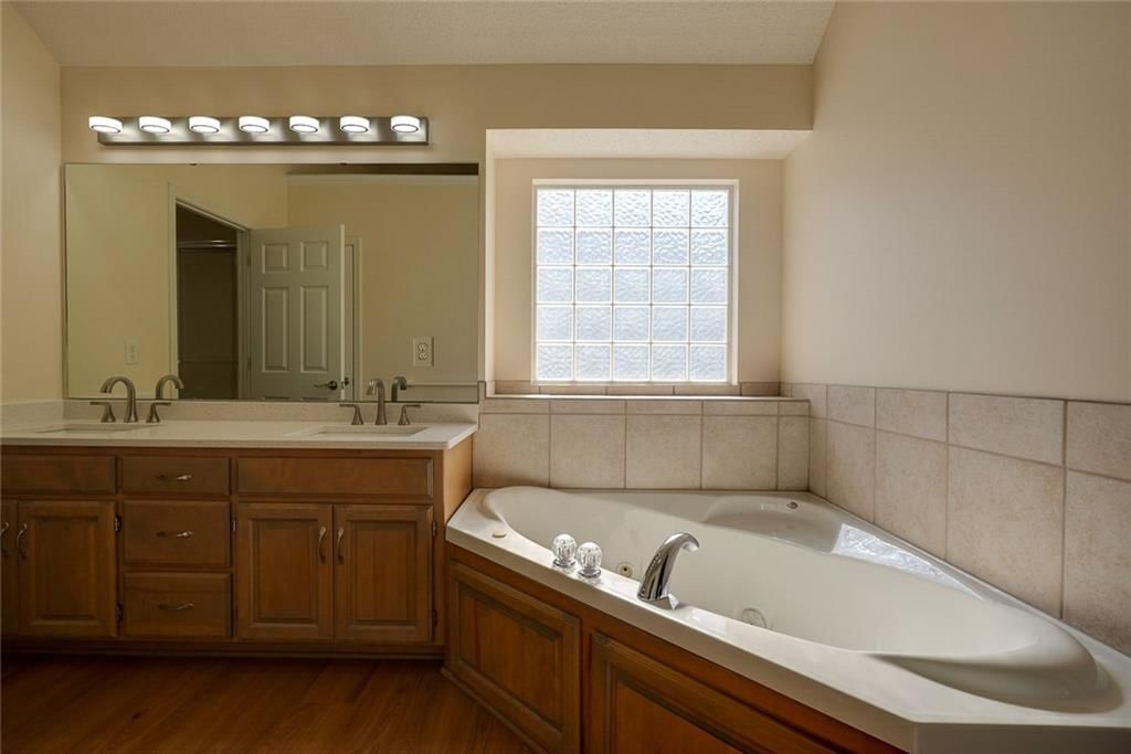 1904 S Davis Avenue — photo 29