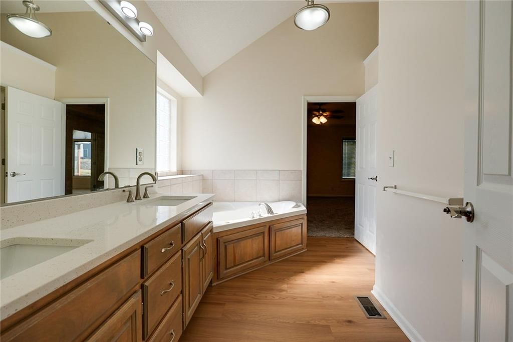 1904 S Davis Avenue — photo 31