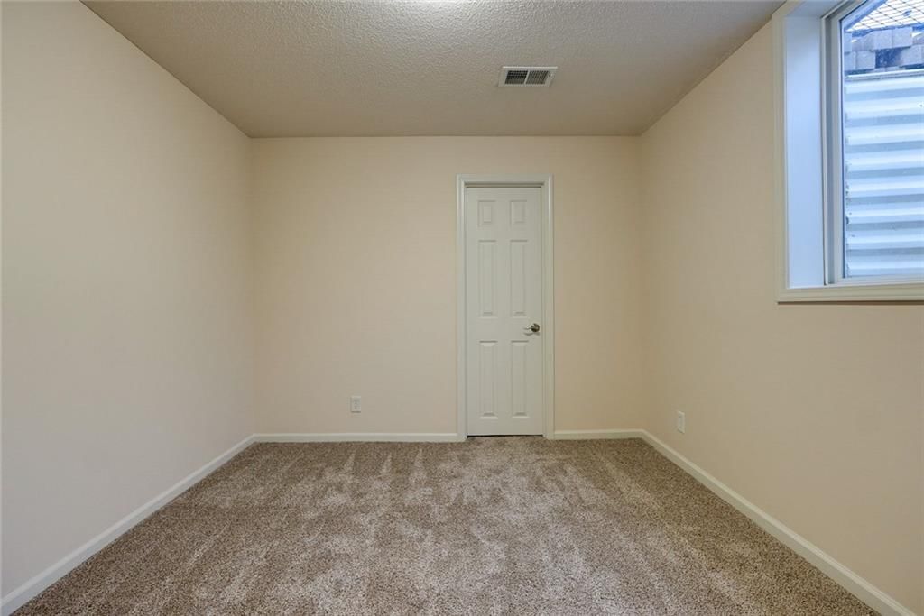 1904 S Davis Avenue — photo 33