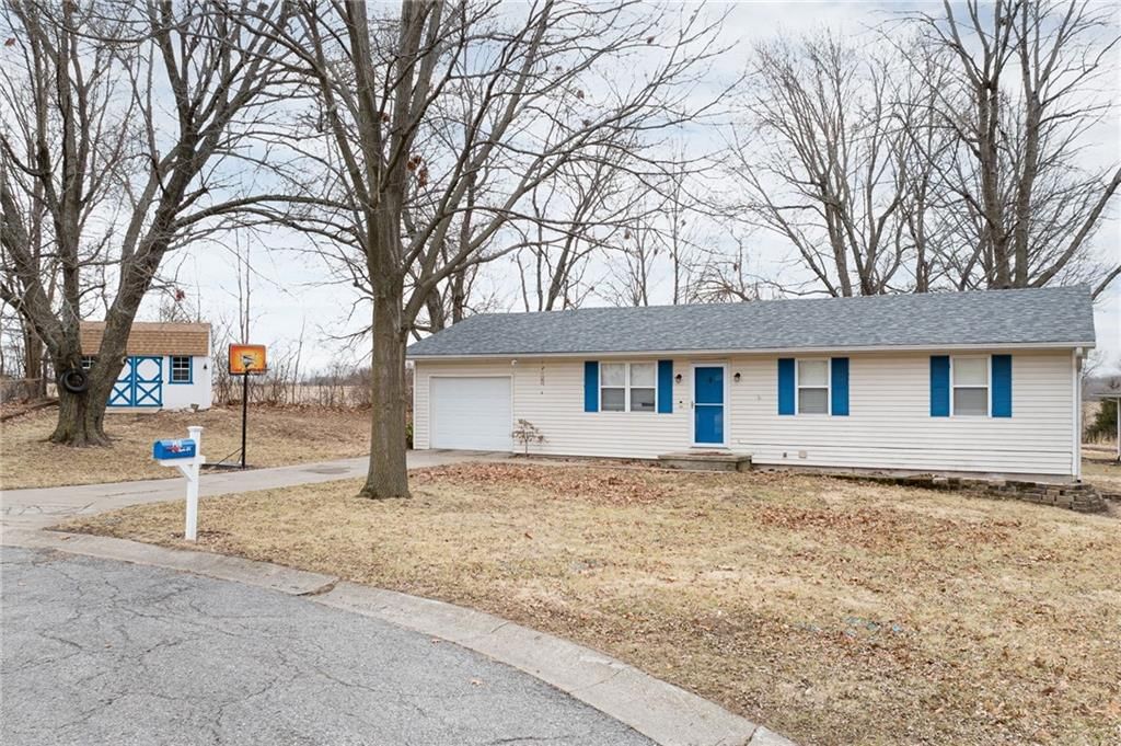 702 E Maple Place — photo 2