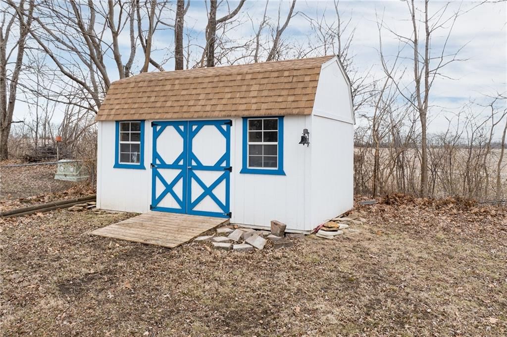 702 E Maple Place — photo 3