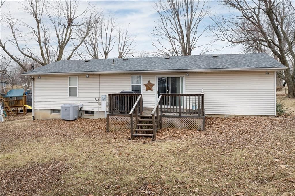 702 E Maple Place — photo 4
