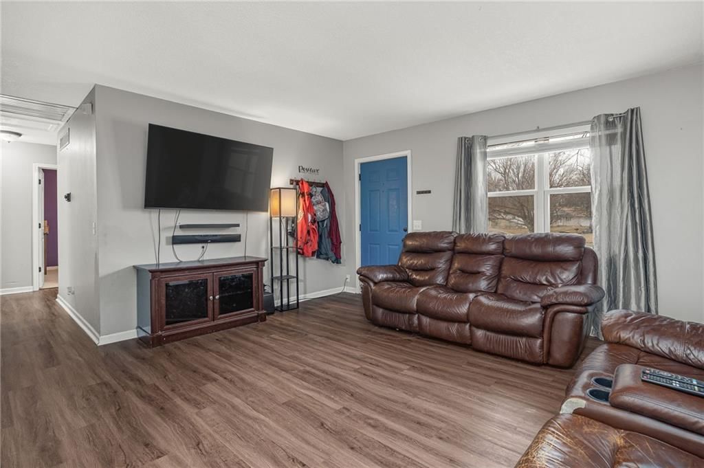 702 E Maple Place — photo 6