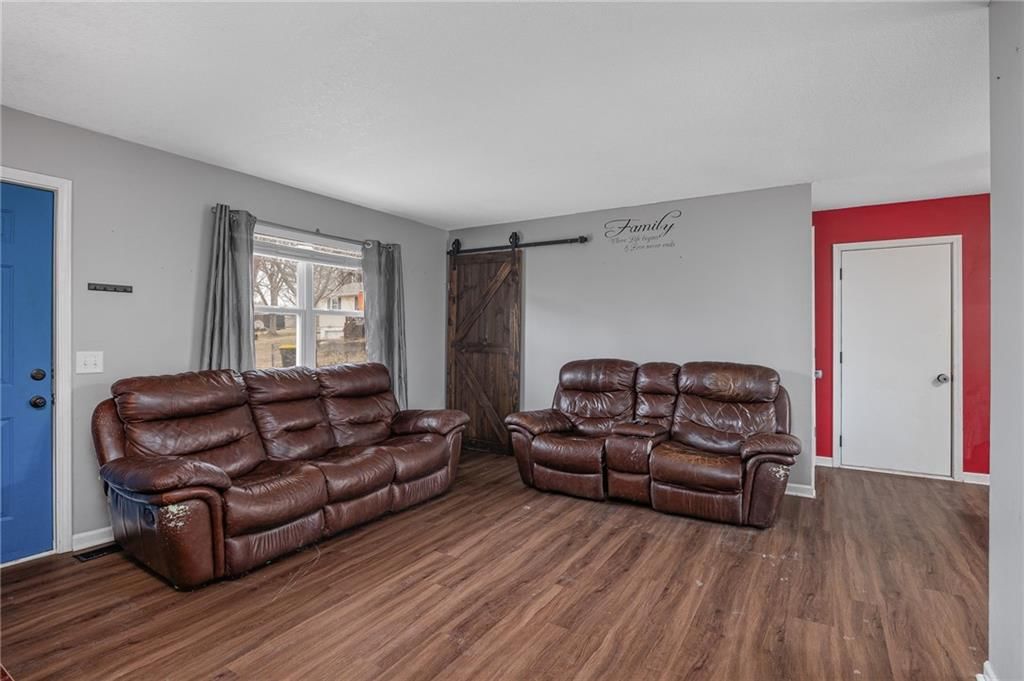702 E Maple Place — photo 7