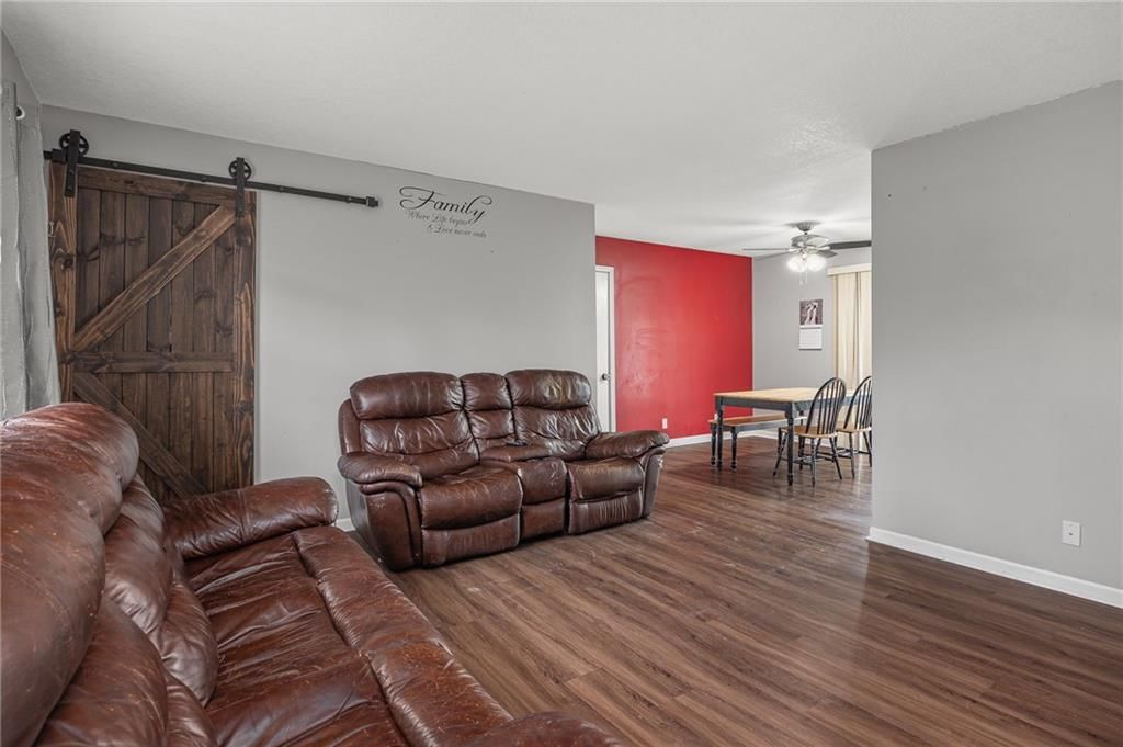 702 E Maple Place — photo 8