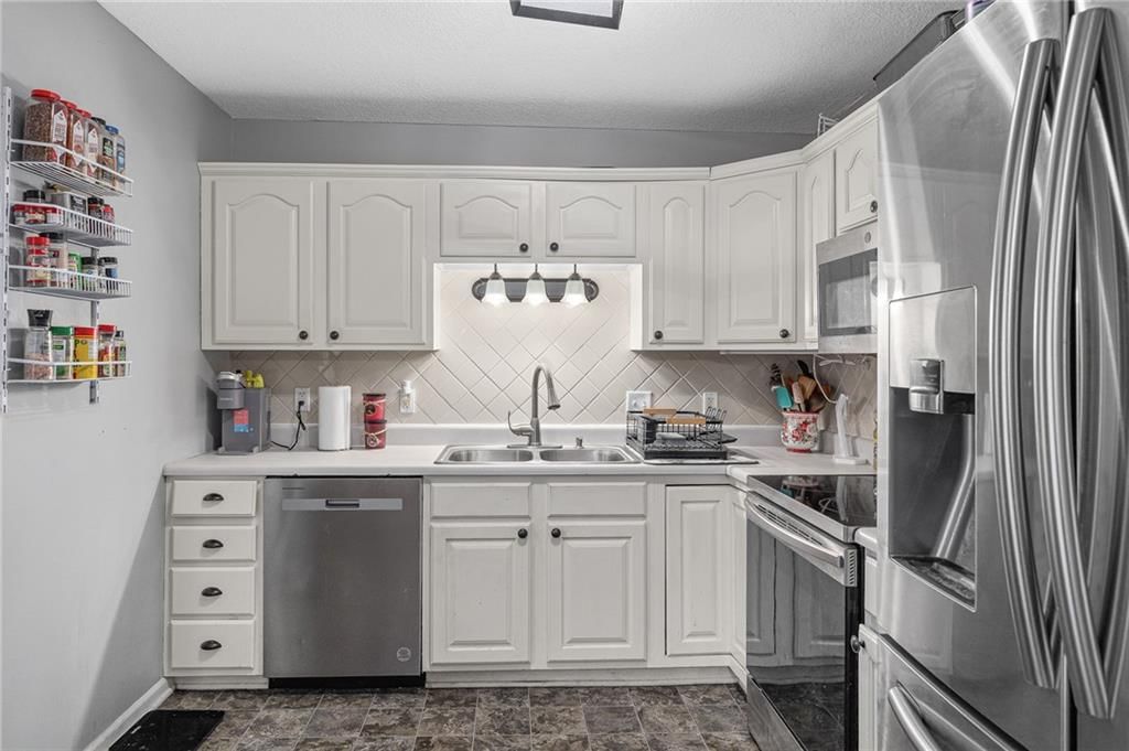 702 E Maple Place — photo 10