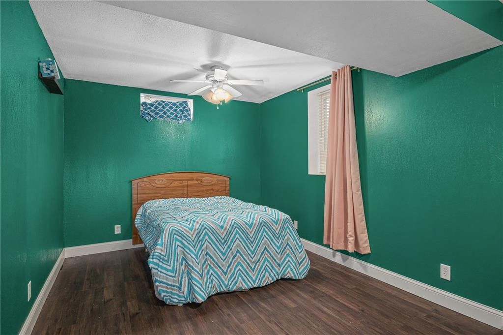 702 E Maple Place — photo 22
