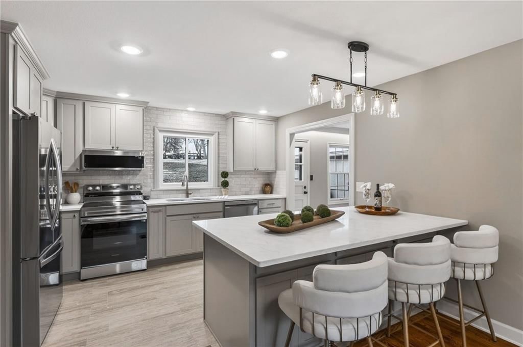 900 NE Barnes Avenue — photo 4