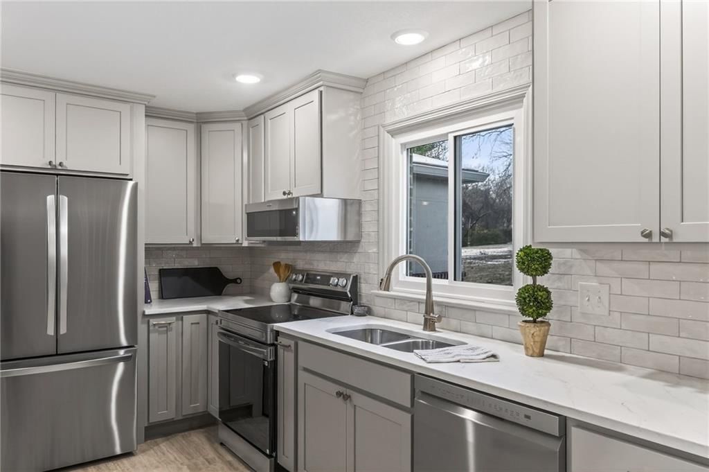 900 NE Barnes Avenue — photo 12