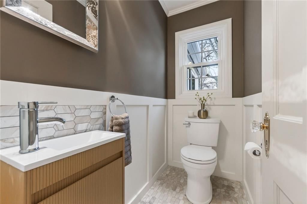 900 NE Barnes Avenue — photo 14