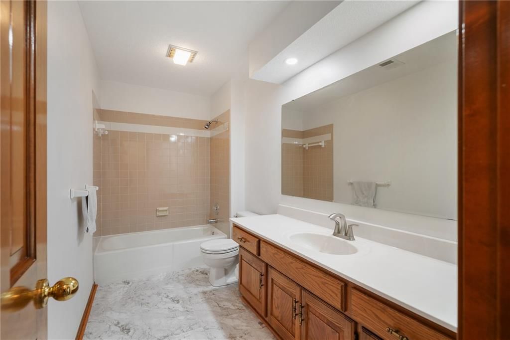 9116 W 127th Terrace — photo 39