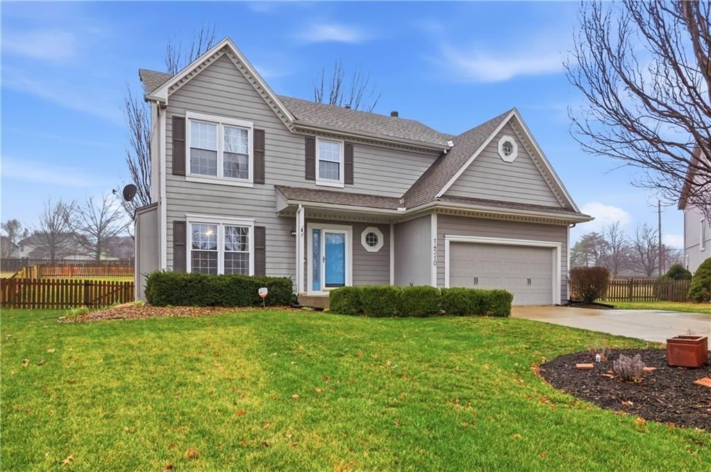 14310 S Summit Court, Olathe, KS