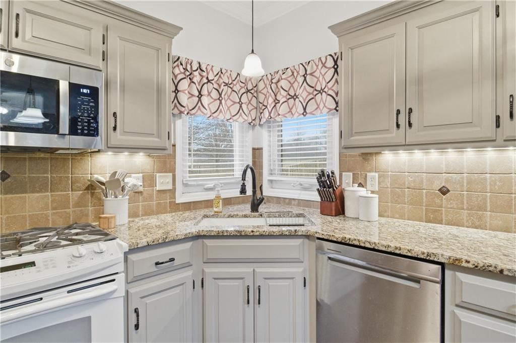 14310 S Summit Court — photo 11