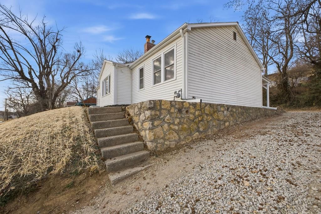 2601 Commercial Street — photo 4