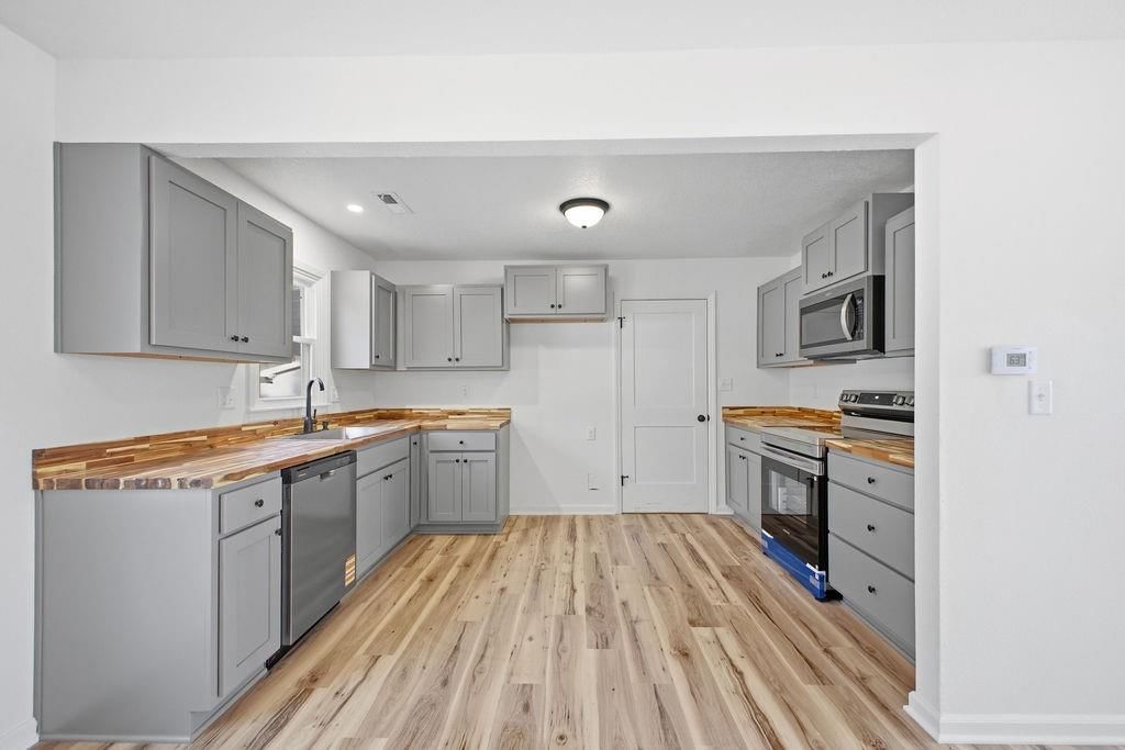 2601 Commercial Street — photo 5
