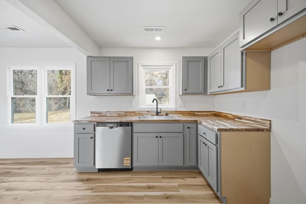 2601 Commercial Street — photo 6