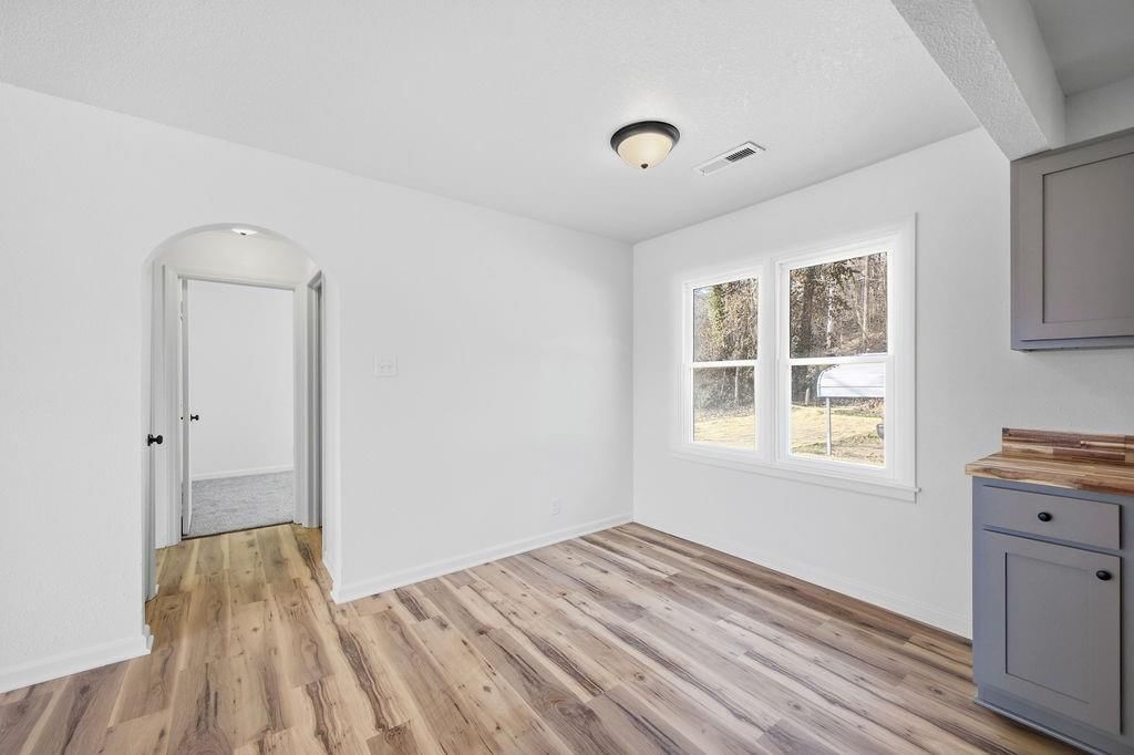 2601 Commercial Street — photo 8
