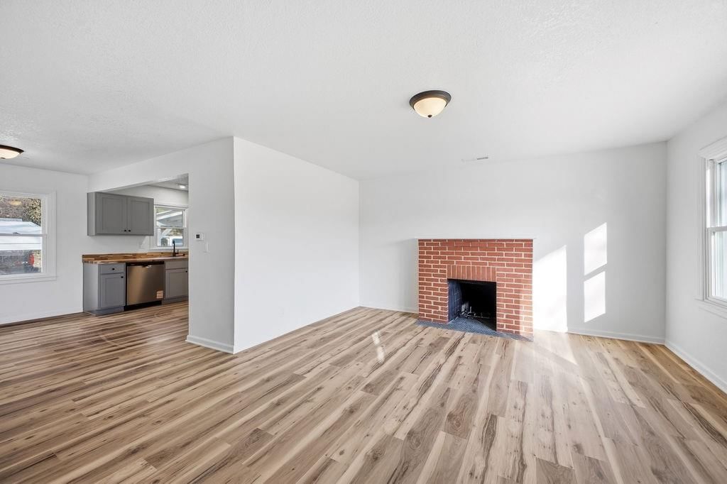 2601 Commercial Street — photo 11