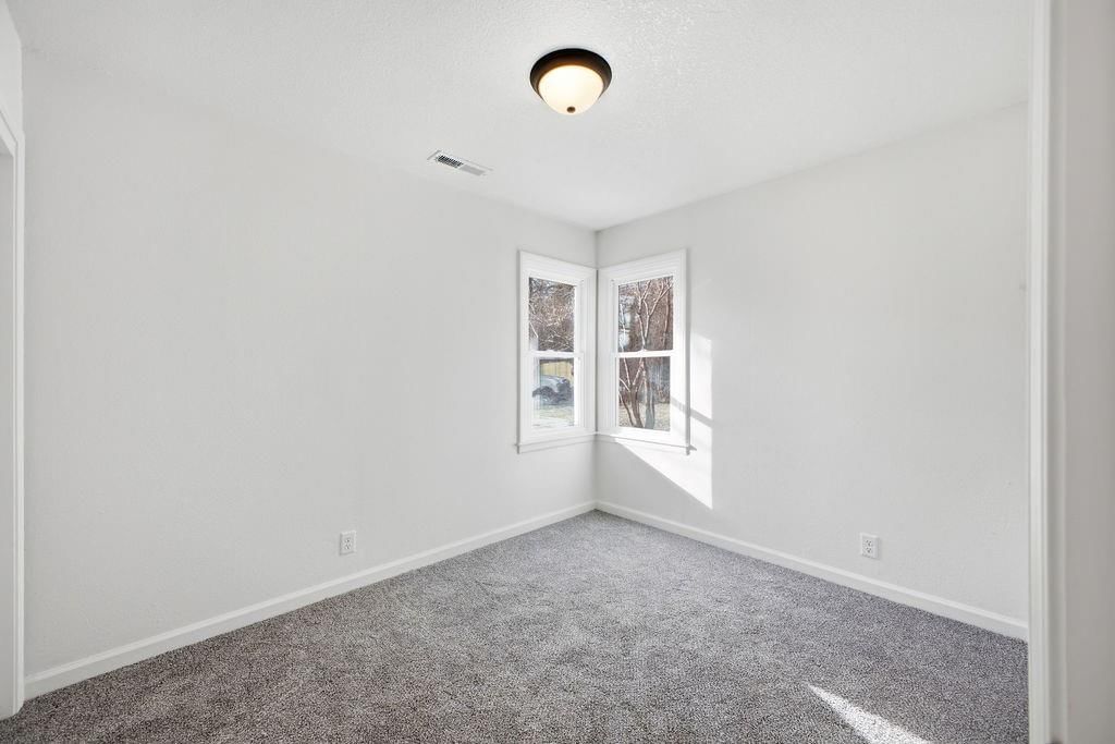 2601 Commercial Street — photo 19