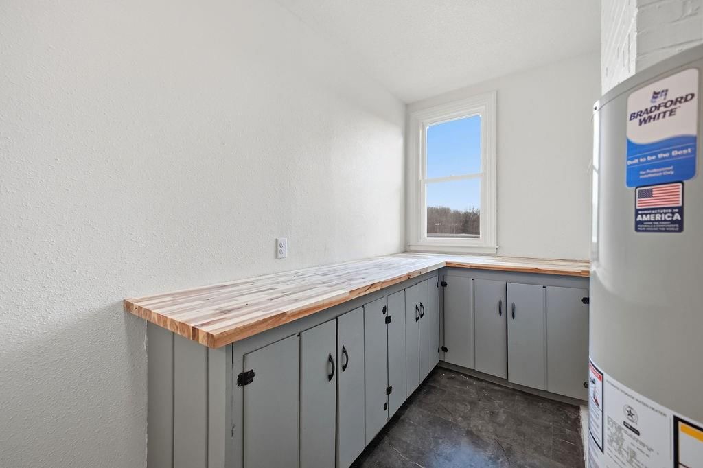 2601 Commercial Street — photo 23