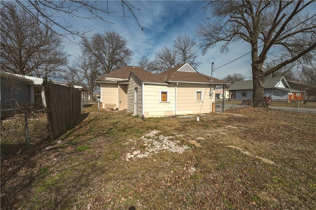 1501 W 5th Street — photo 16