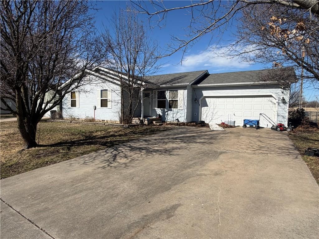 2177 Webbwood Drive, Webb City, MO
