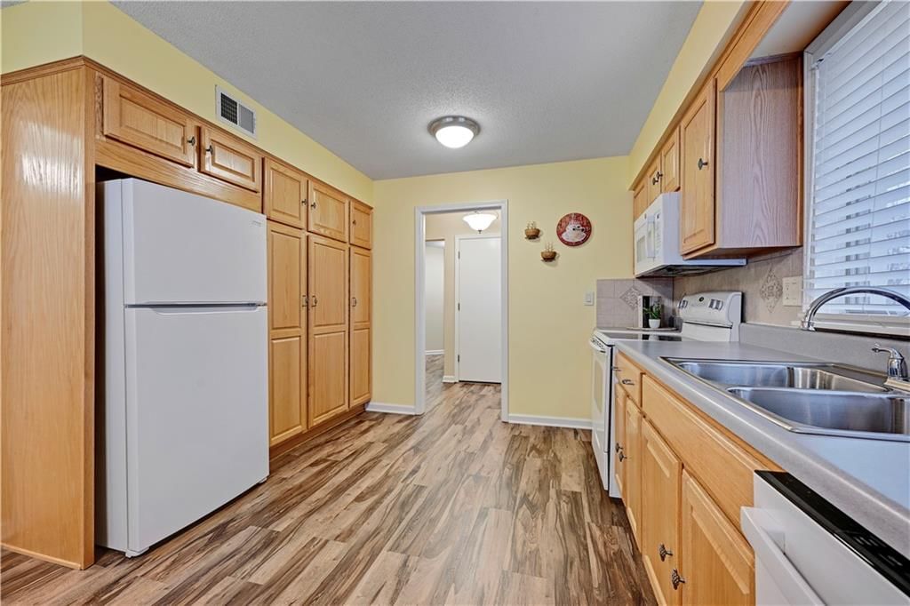 12120 W 100th Street — photo 3