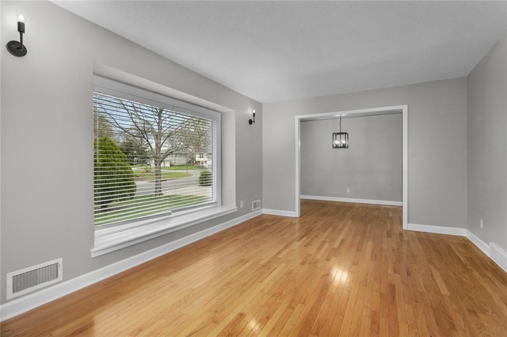 9412 MULLEN Road — photo 4