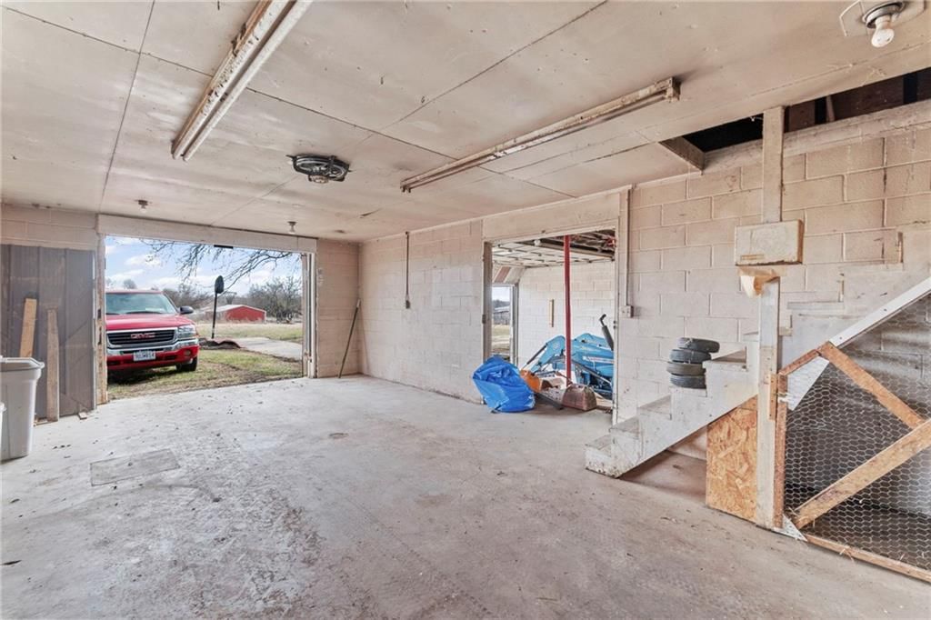 193 NW N Highway — photo 45