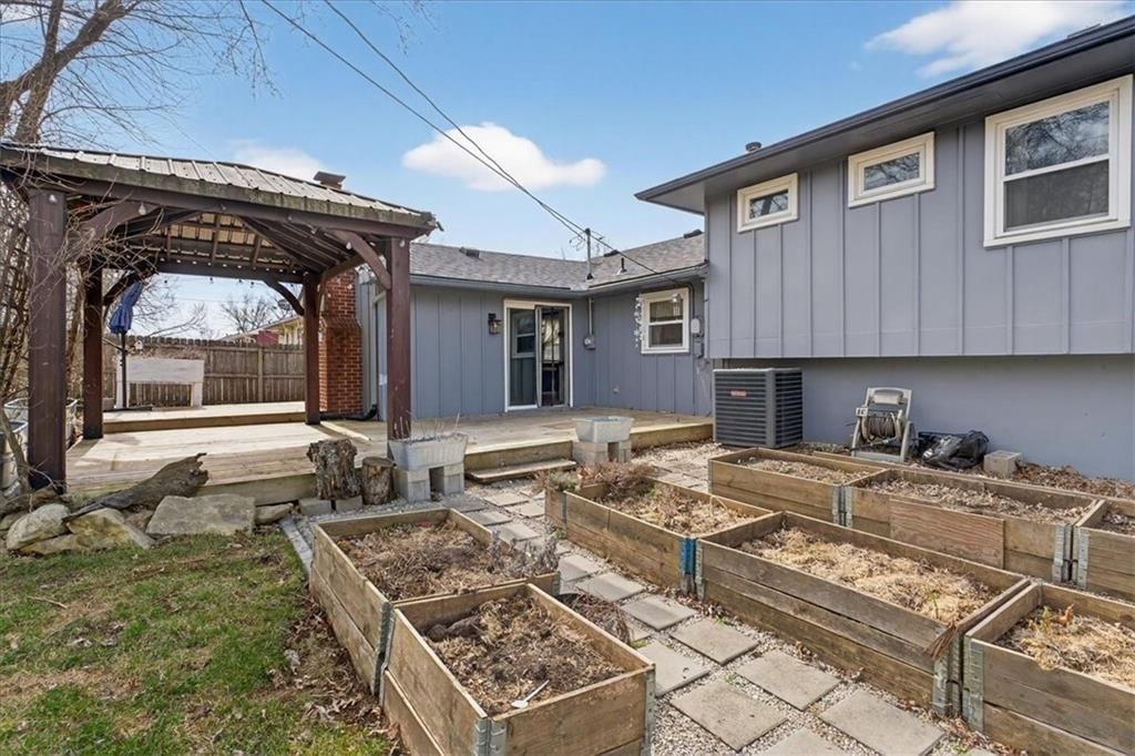 405 Osage Street — photo 42