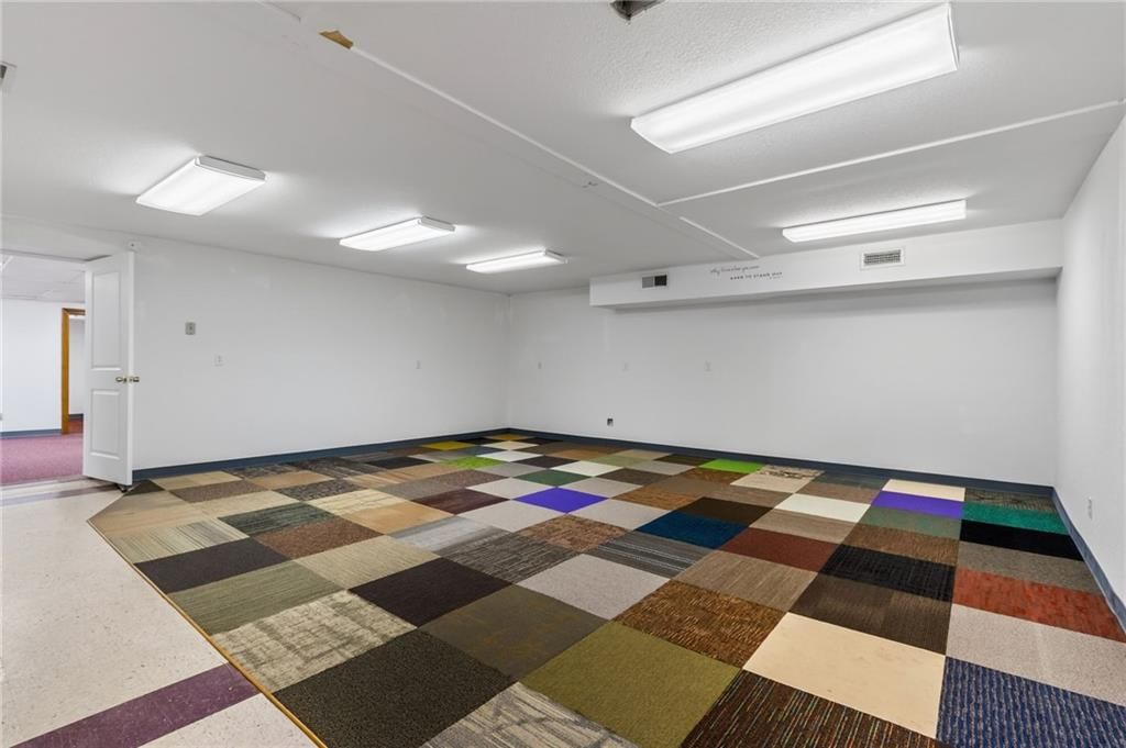275 S Washington Street — photo 23