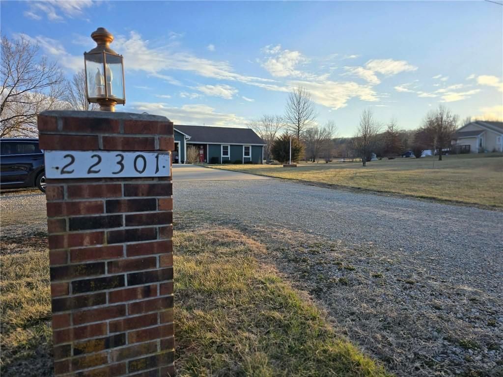22301 Parallel Road — photo 2