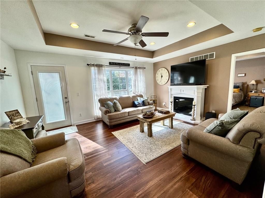 960 E Market Street — photo 16