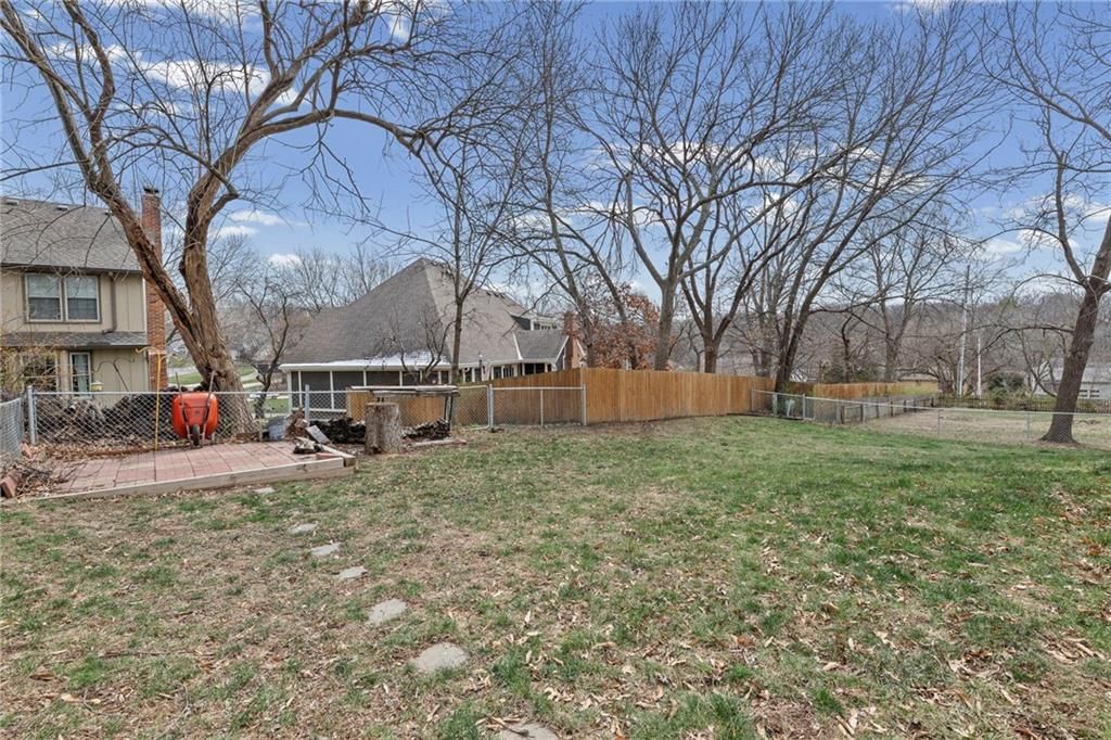 8221 Noland Road — photo 31