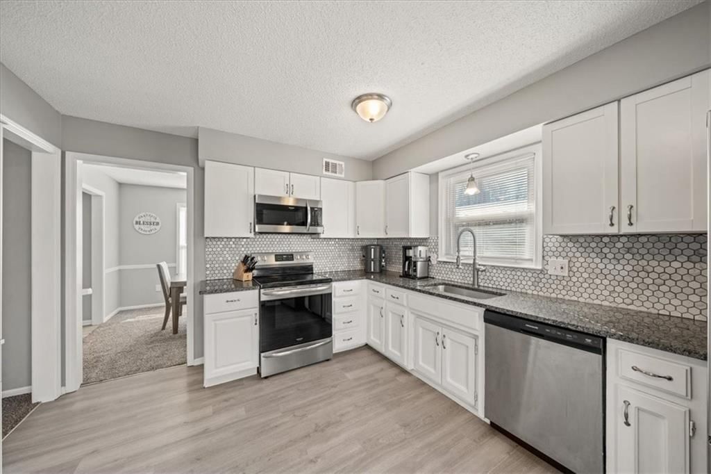 100 NE Keystone Drive — photo 10