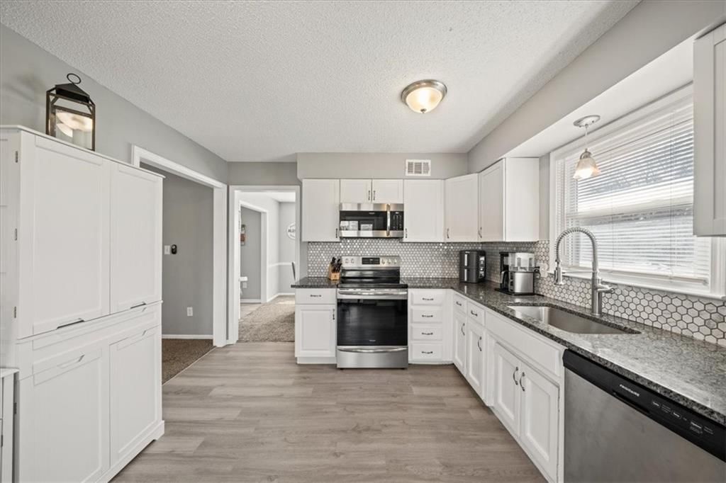100 NE Keystone Drive — photo 11