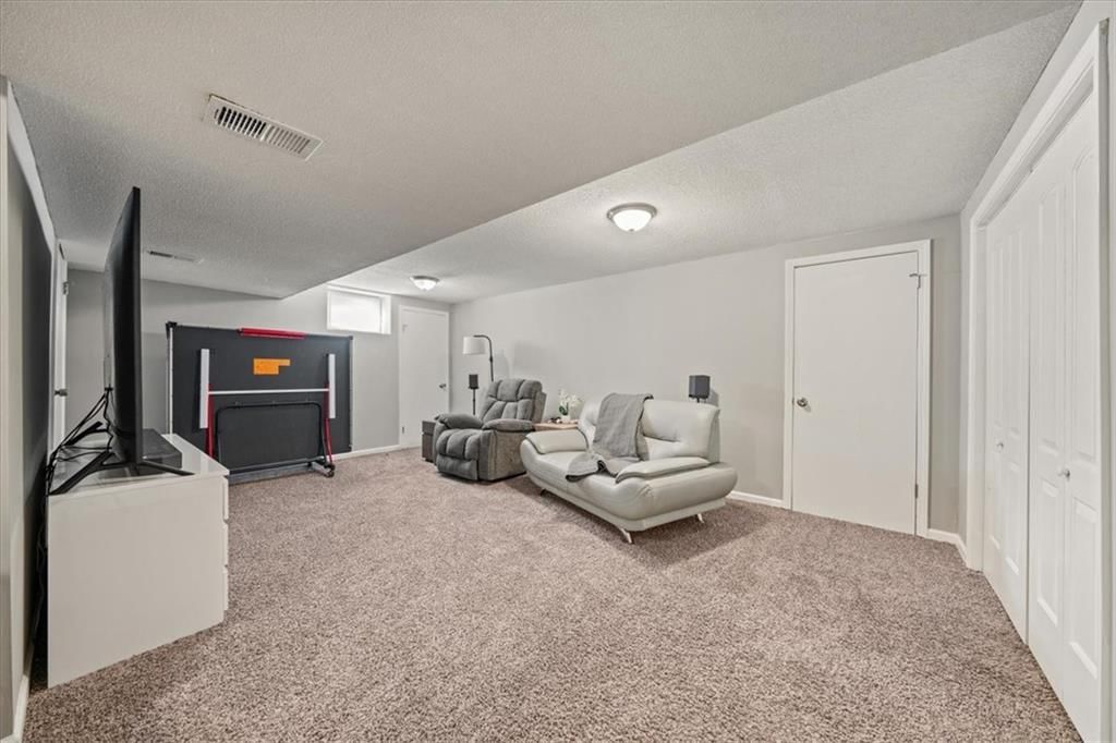 100 NE Keystone Drive — photo 20