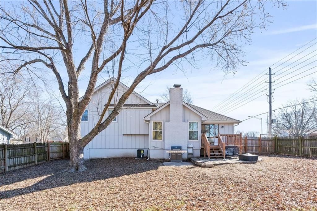 100 NE Keystone Drive — photo 27