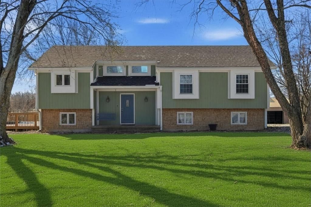 23313 S Aero Drive, Peculiar, MO