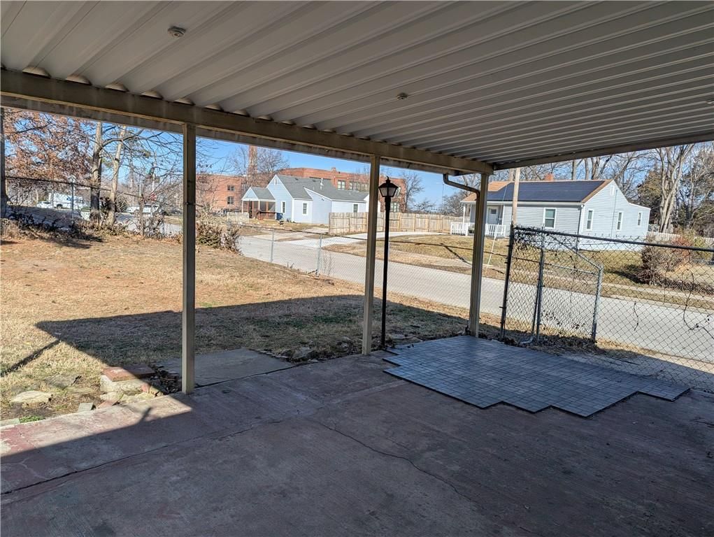 2320 E 71st Terrace — photo 31