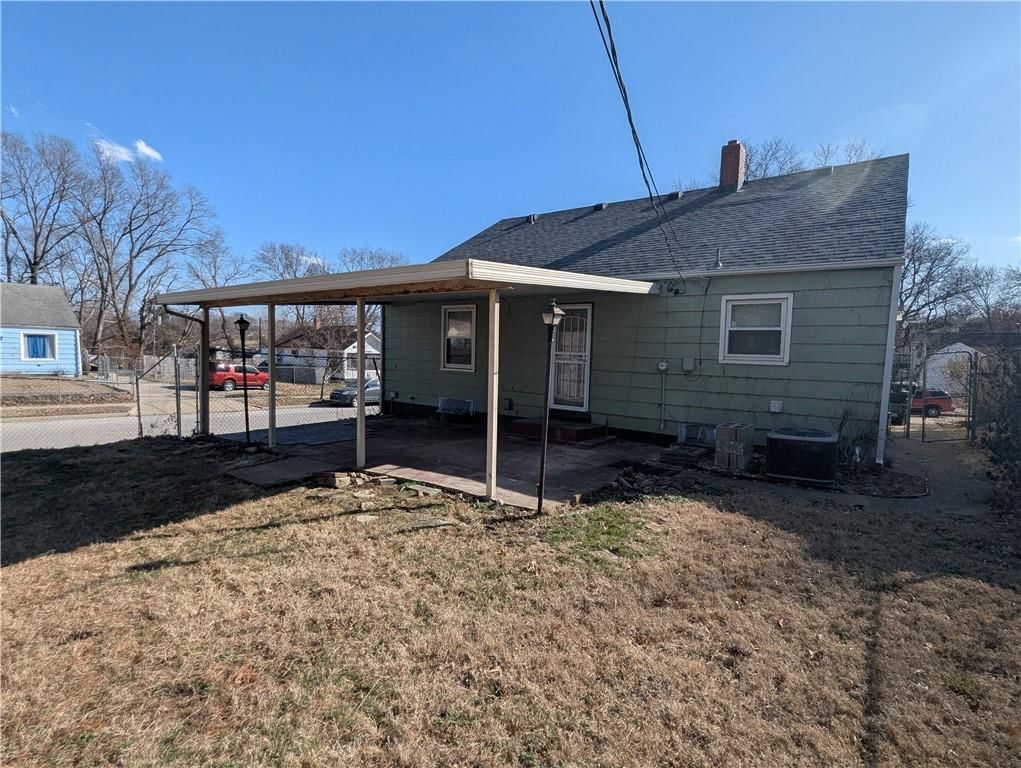 2320 E 71st Terrace — photo 33