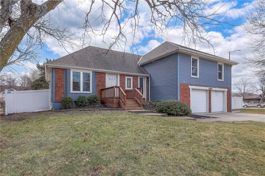 1401 E Sunvale Terrace, Olathe, KS