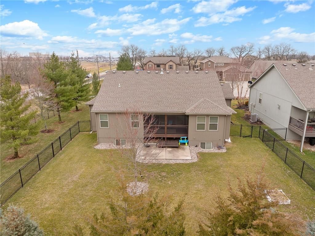 18302 W 194th Terrace — photo 6